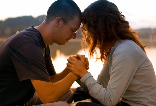 Couple praying together &#8211; pt
