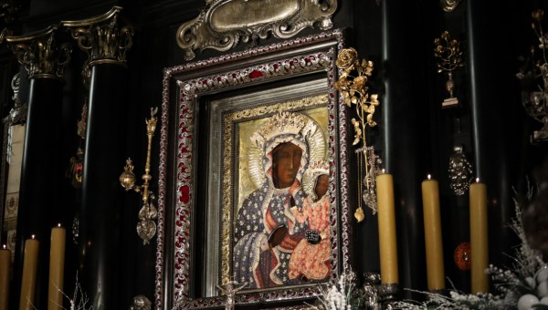 Corner Item Image - 3 imagens de Nossa Senhora de pele negra muito conhecidas em todo o mundo