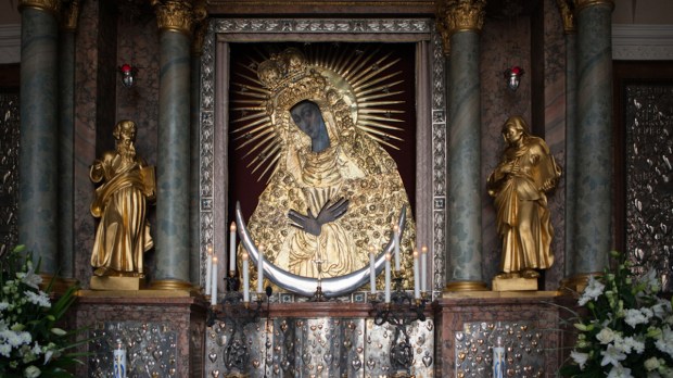 Ícone de Nossa Senhora da Madrugada em Vilnius